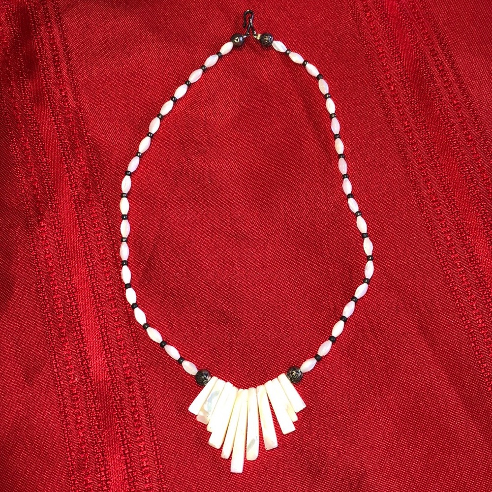 Vintage white shiny silver bead Summer necklace
